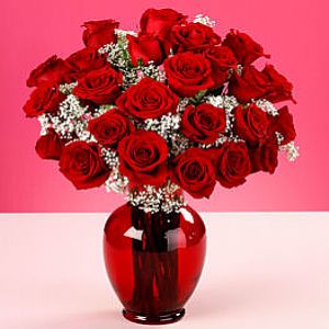 19 adet kırmızı güllerden hazırlanmış cam vazo aranjman                                                                           